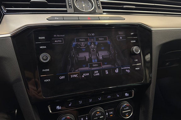 Volkswagen Passat Alltrack 18 of 24
