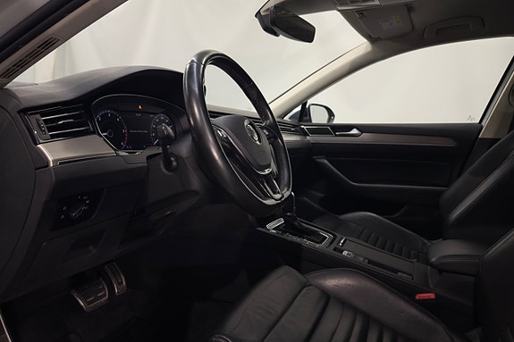 Volkswagen Passat Alltrack 9 of 24