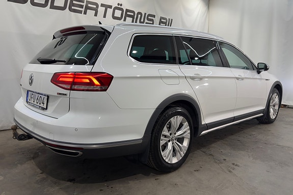 Volkswagen Passat Alltrack 6 of 24