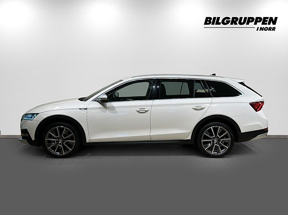 Skoda Octavia Scout 4 of 17