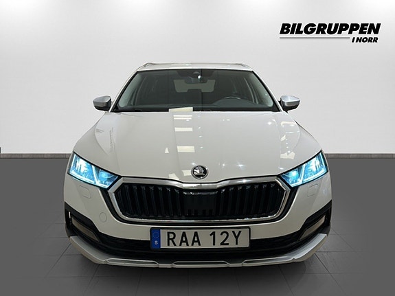 Skoda Octavia Scout 2 of 17
