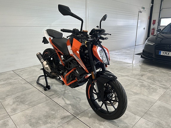 KTM 125 Duke Euro 4 2 of 11