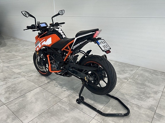 KTM 125 Duke Euro 4 4 of 11