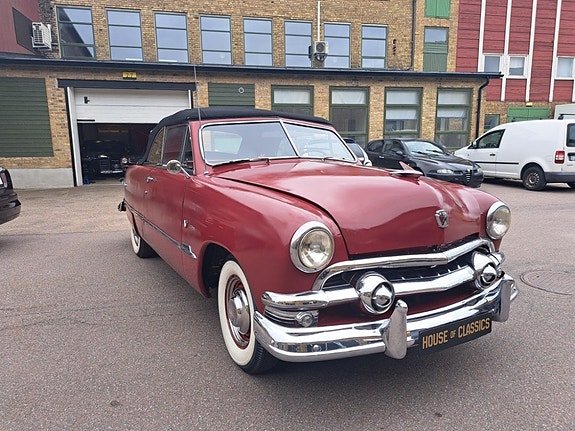 Ford Custom 3 of 12
