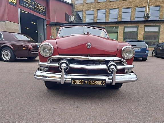 Ford Custom 2 of 12
