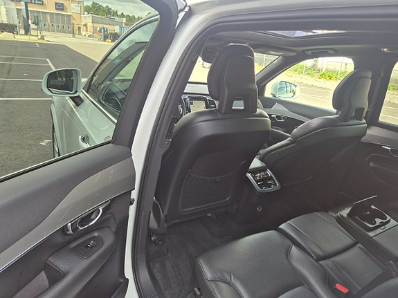 Volvo XC90 17 of 27