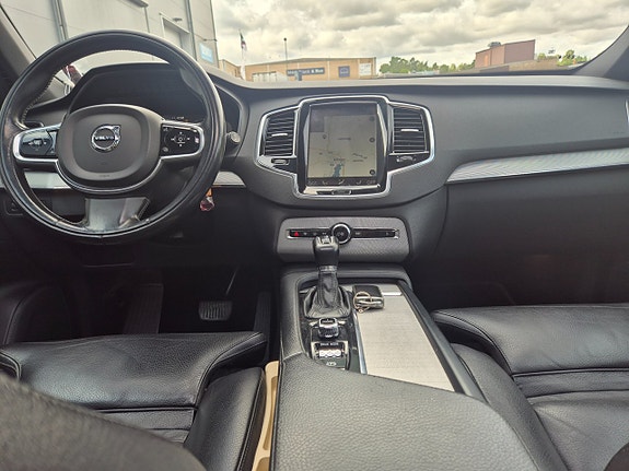 Volvo XC90 19 of 27