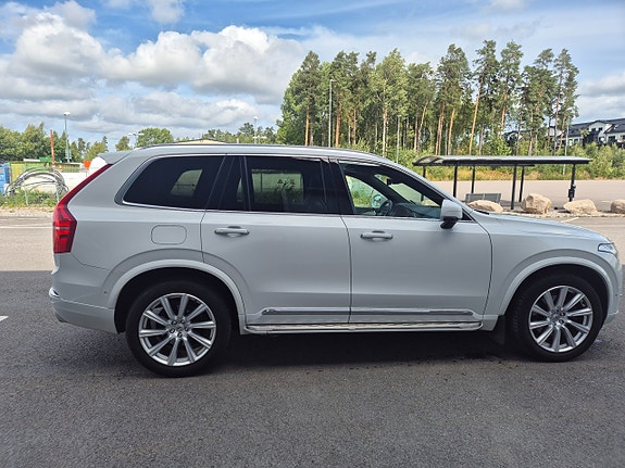Volvo XC90 8 of 27