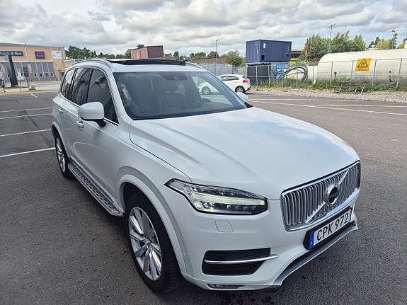 Volvo XC90 2 of 27