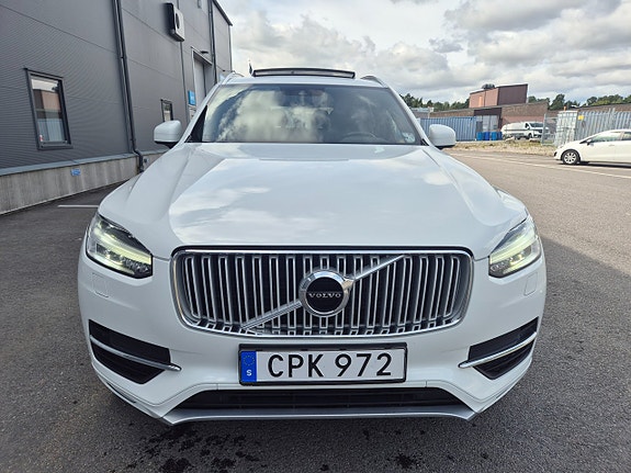 Volvo XC90 3 of 27