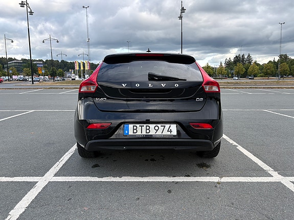 Volvo V40 2 of 8