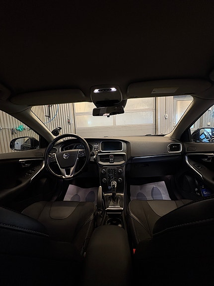 Volvo V40 6 of 8