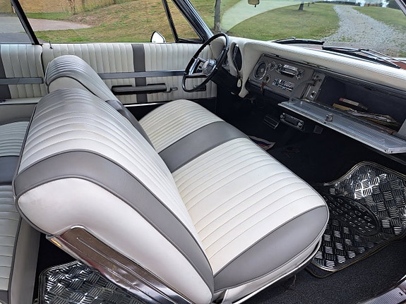 Oldsmobile Delta 88 11 of 13
