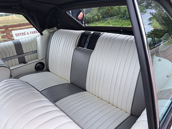 Oldsmobile Delta 88 12 of 13