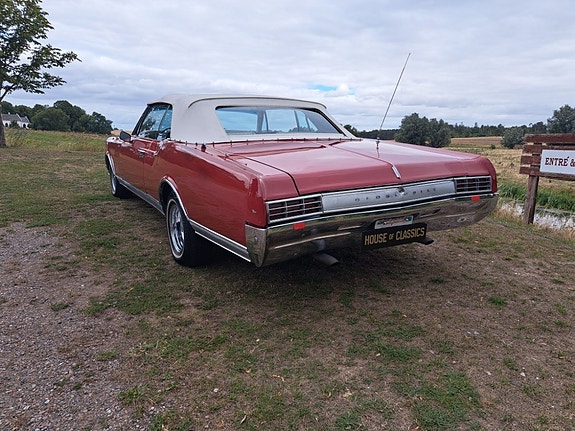Oldsmobile Delta 88 4 of 13