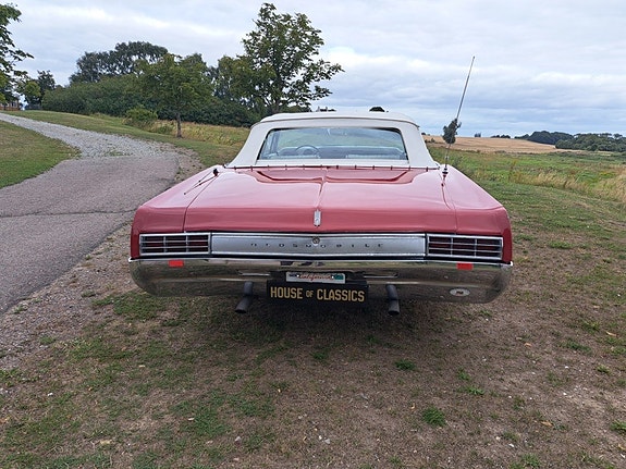 Oldsmobile Delta 88 5 of 13