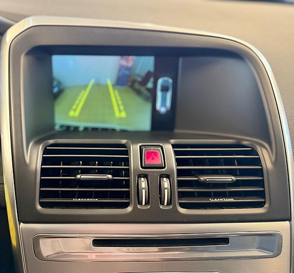 Volvo XC60 14 of 24
