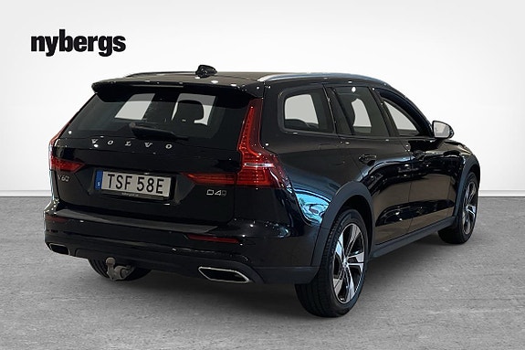 Volvo V60 Cross Country 4 of 11