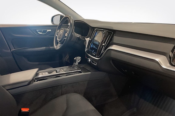 Volvo V60 Cross Country 9 of 11