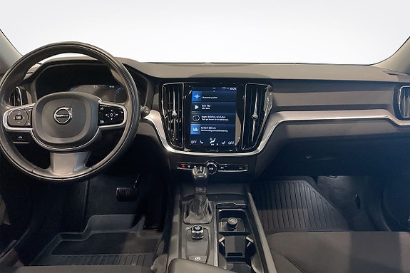 Volvo V60 Cross Country 8 of 11