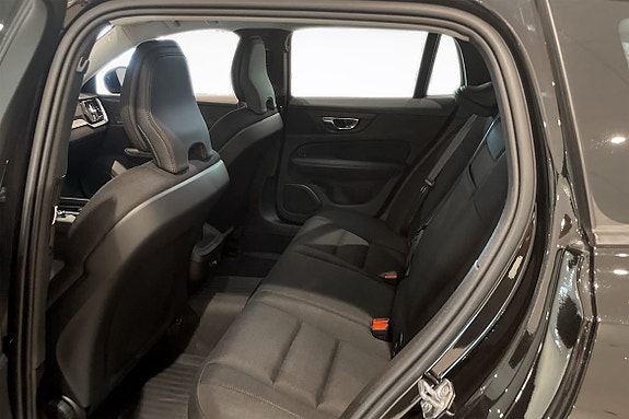 Volvo V60 Cross Country 7 of 11