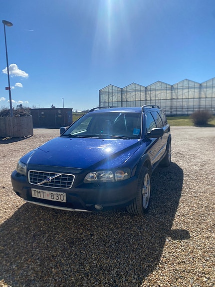 Volvo XC70 2 of 7