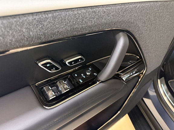 Land Rover Range Rover Sport 12 of 22
