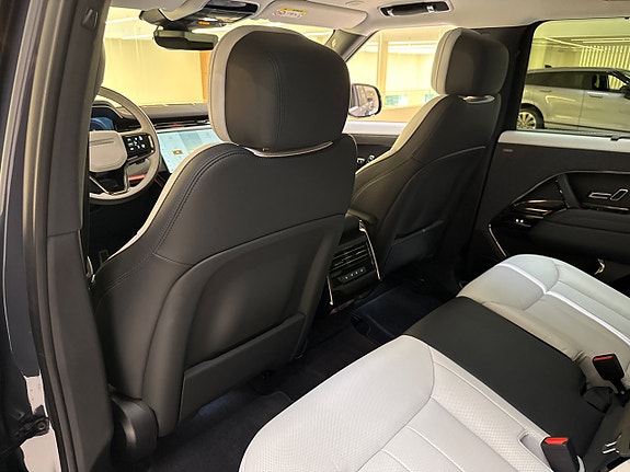 Land Rover Range Rover Sport 17 of 22
