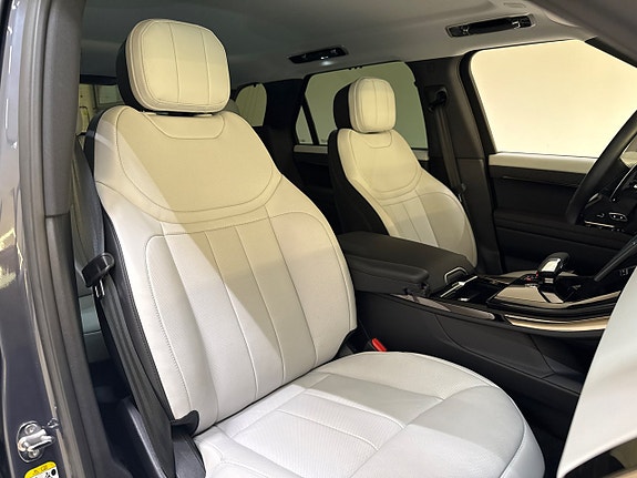 Land Rover Range Rover Sport 18 of 22