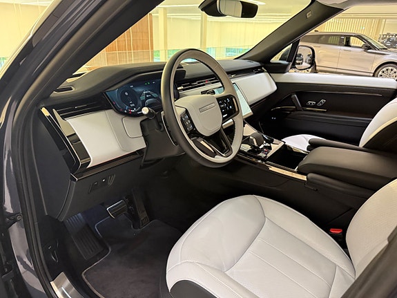 Land Rover Range Rover Sport 9 of 22