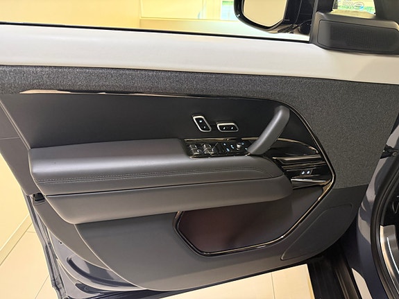 Land Rover Range Rover Sport 11 of 22