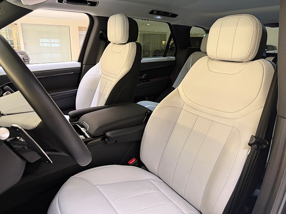 Land Rover Range Rover Sport 10 of 22