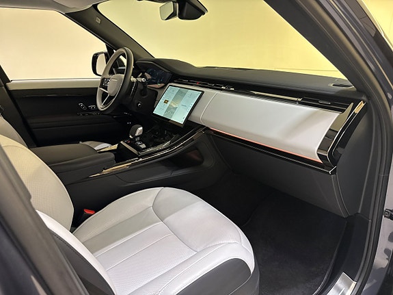 Land Rover Range Rover Sport 19 of 22