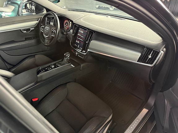 Volvo V90 10 of 14