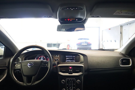 Volvo V40 15 of 19