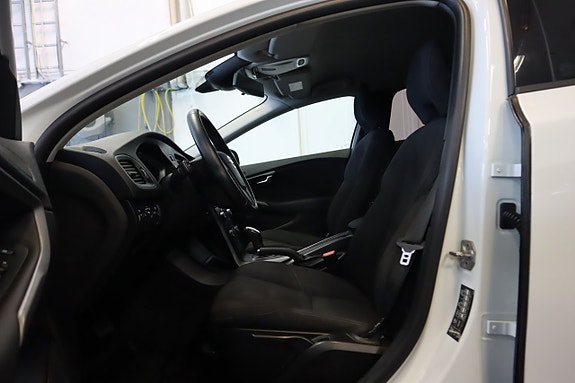 Volvo V40 12 of 19