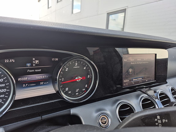 Mercedes-Benz E220 d 2 of 12