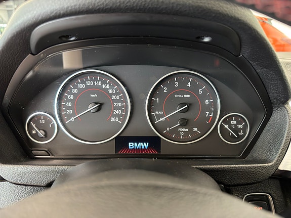 BMW 328i 8 of 12
