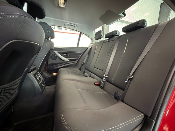 BMW 328i 10 of 12
