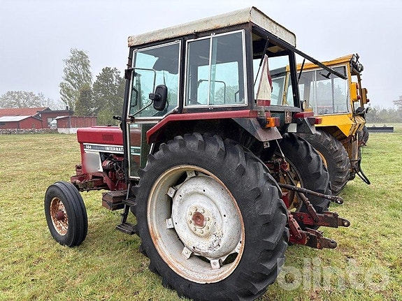 Traktor INTERNATIONAL 584 3 of 6