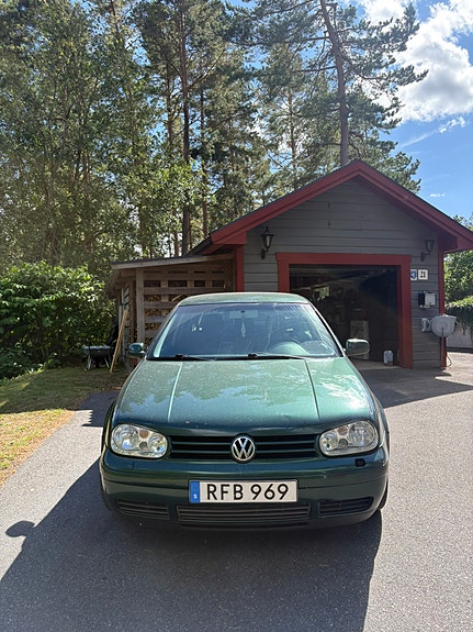 Volkswagen Golf IV 2 of 5