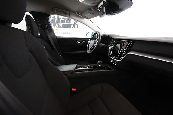 Volvo V60 Cross Country 3 of 5