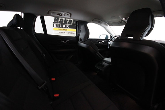 Volvo V60 Cross Country 4 of 5