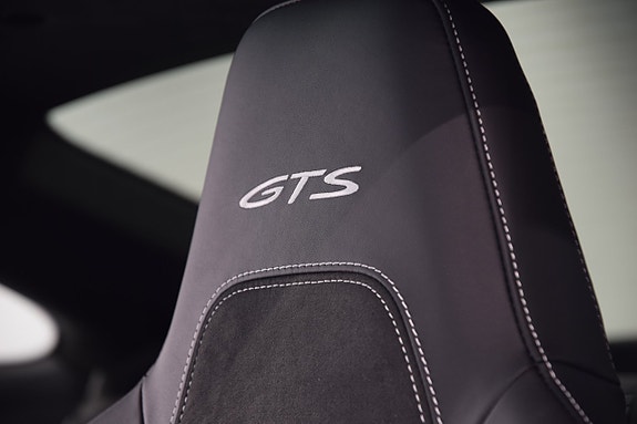 Porsche 911 Carrera GTS 13 of 27