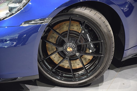 Porsche 911 Carrera GTS 27 of 27