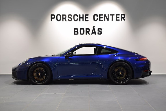 Porsche 911 Carrera GTS 2 of 27