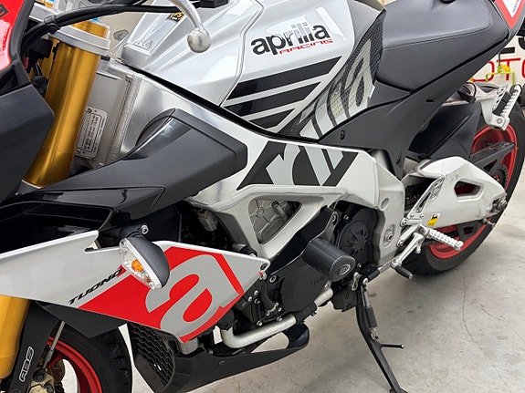 Aprilia Tuono V4 Factory 5 of 5