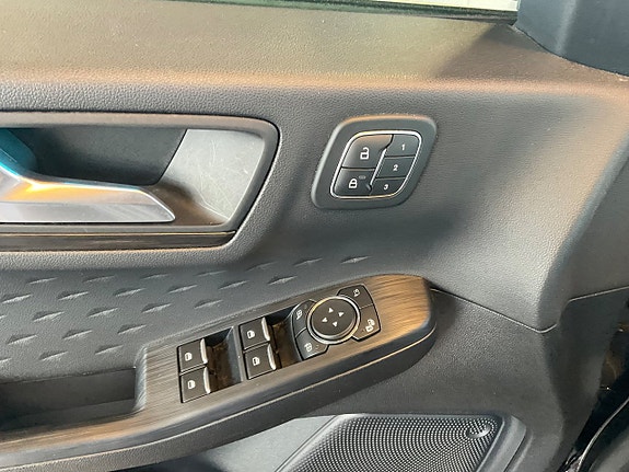 Ford Kuga 5 of 9