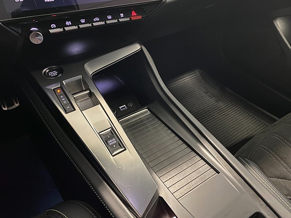 Peugeot 308 SW 15 of 19