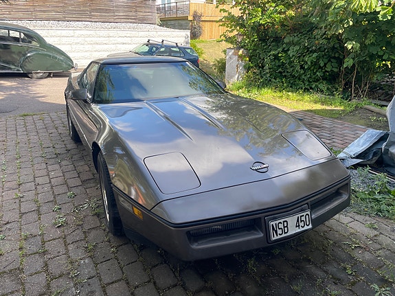 Chevrolet Corvette 2 of 5